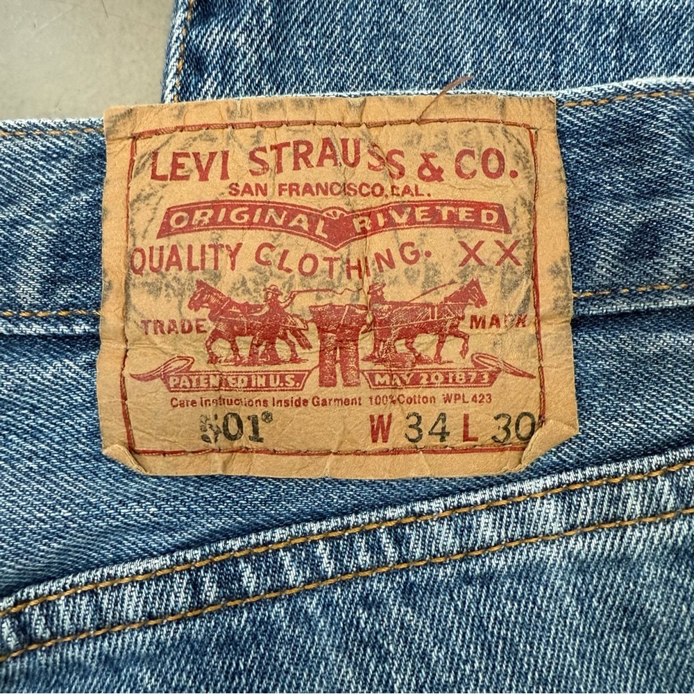 Levi's 501 Men’s Blue Straight Jeans with Vintage-Inspired Wash - Size 34 - Picture 3 of 4